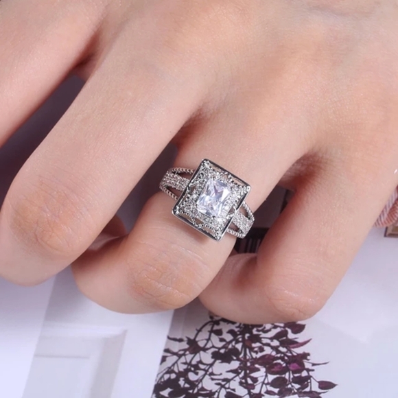 New 925 Sterling Silver Diamond Ring - Picture 5 of 7